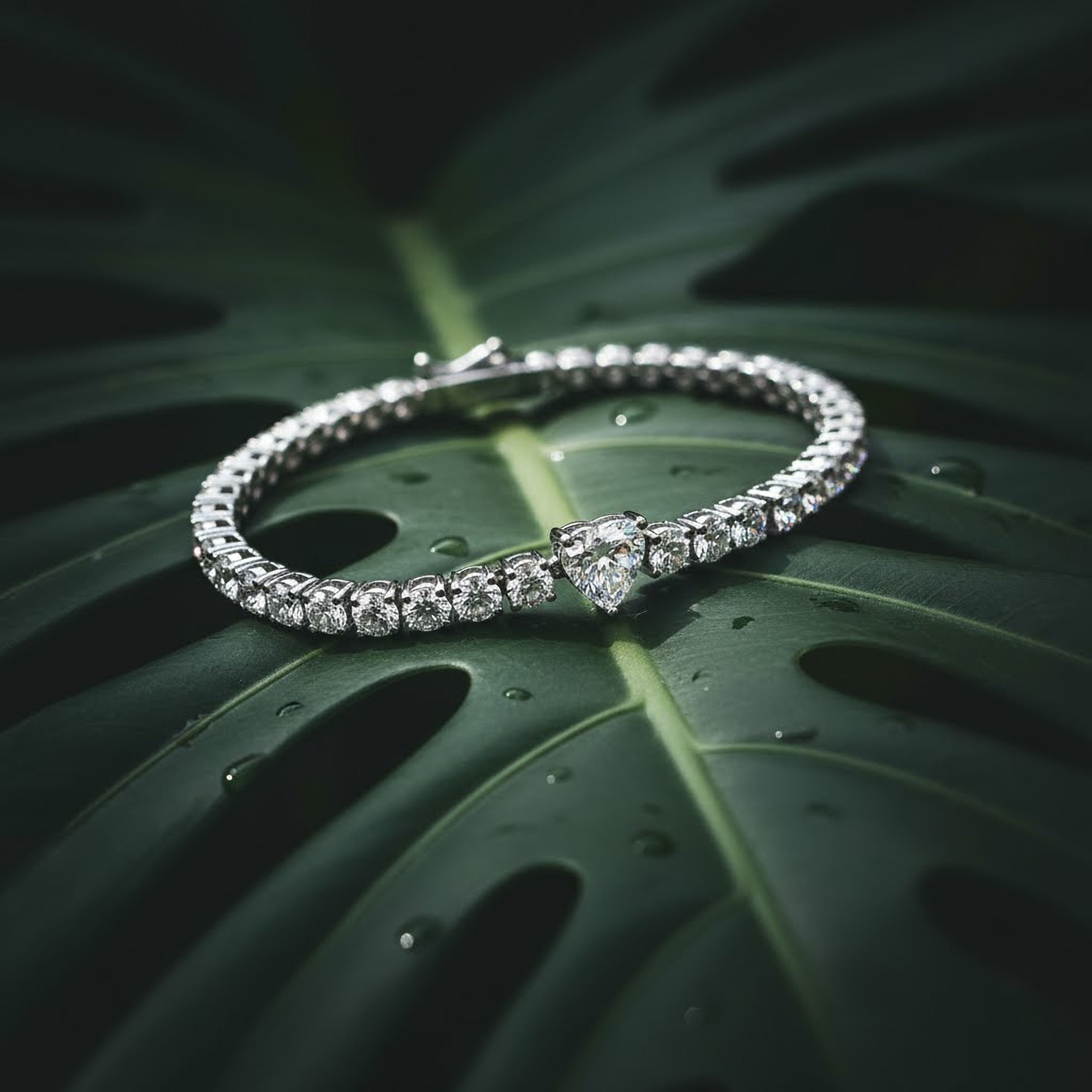 Heart Center Round Tennis Bracelet