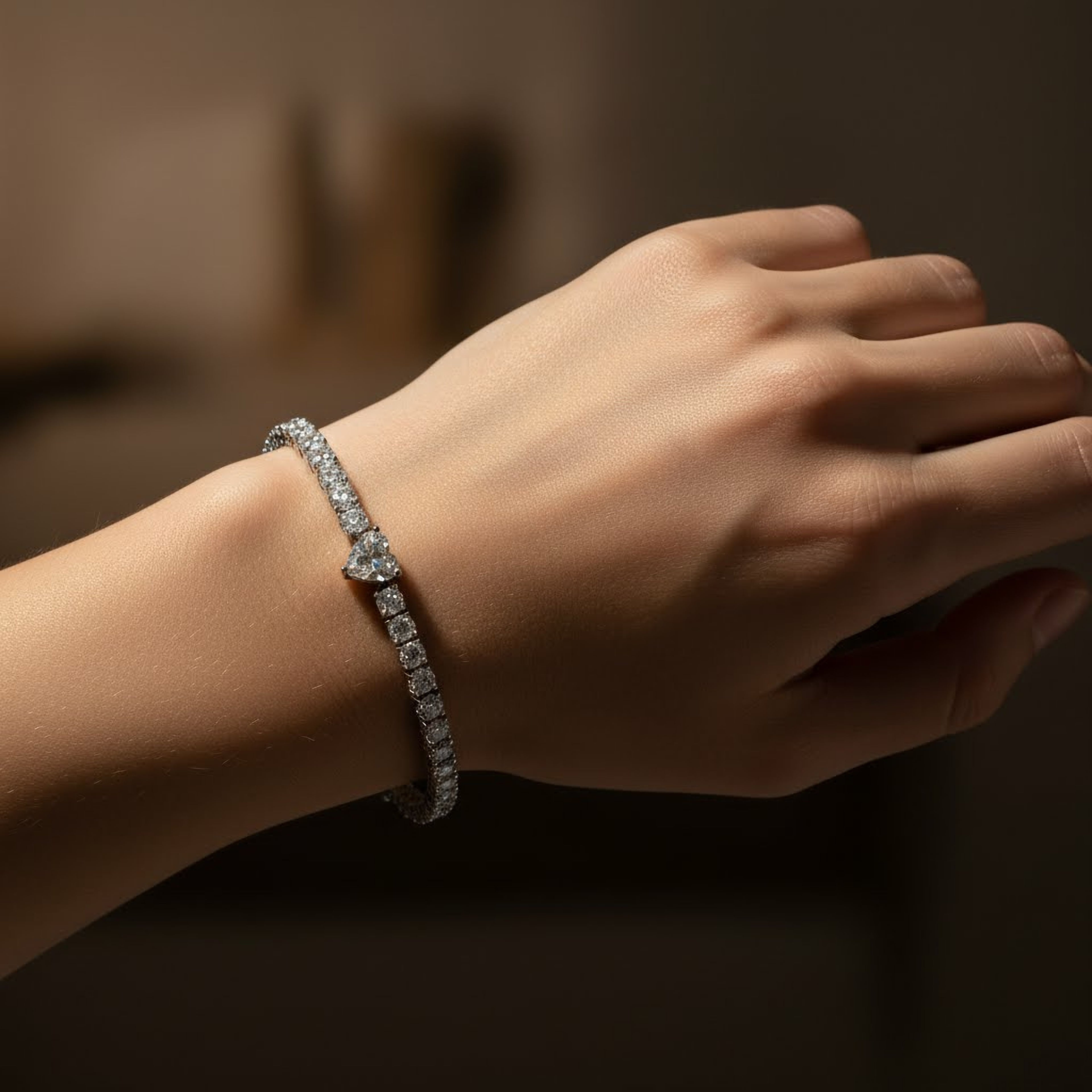 Heart Center Round Tennis Bracelet