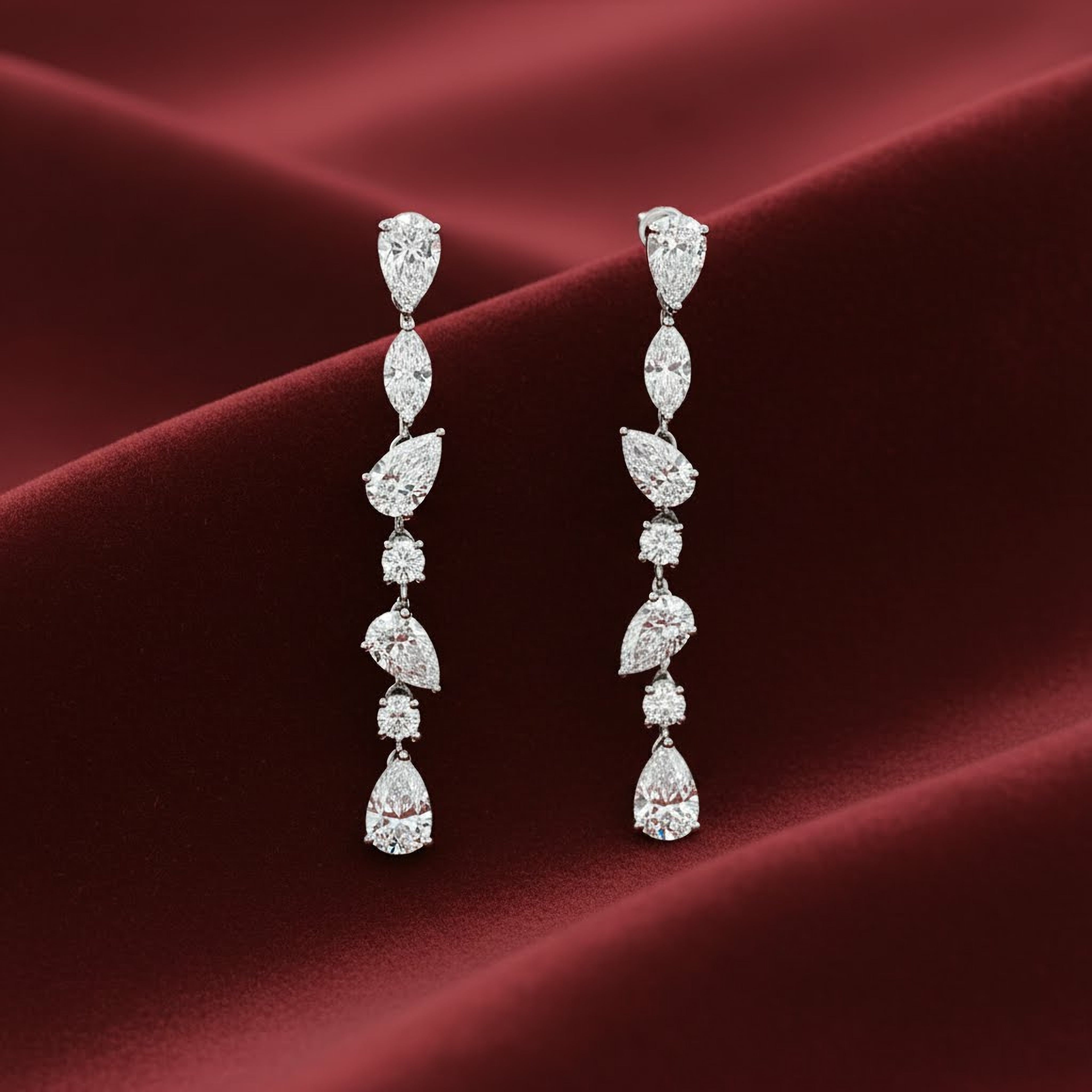 Round x Pear Dangling Earrings