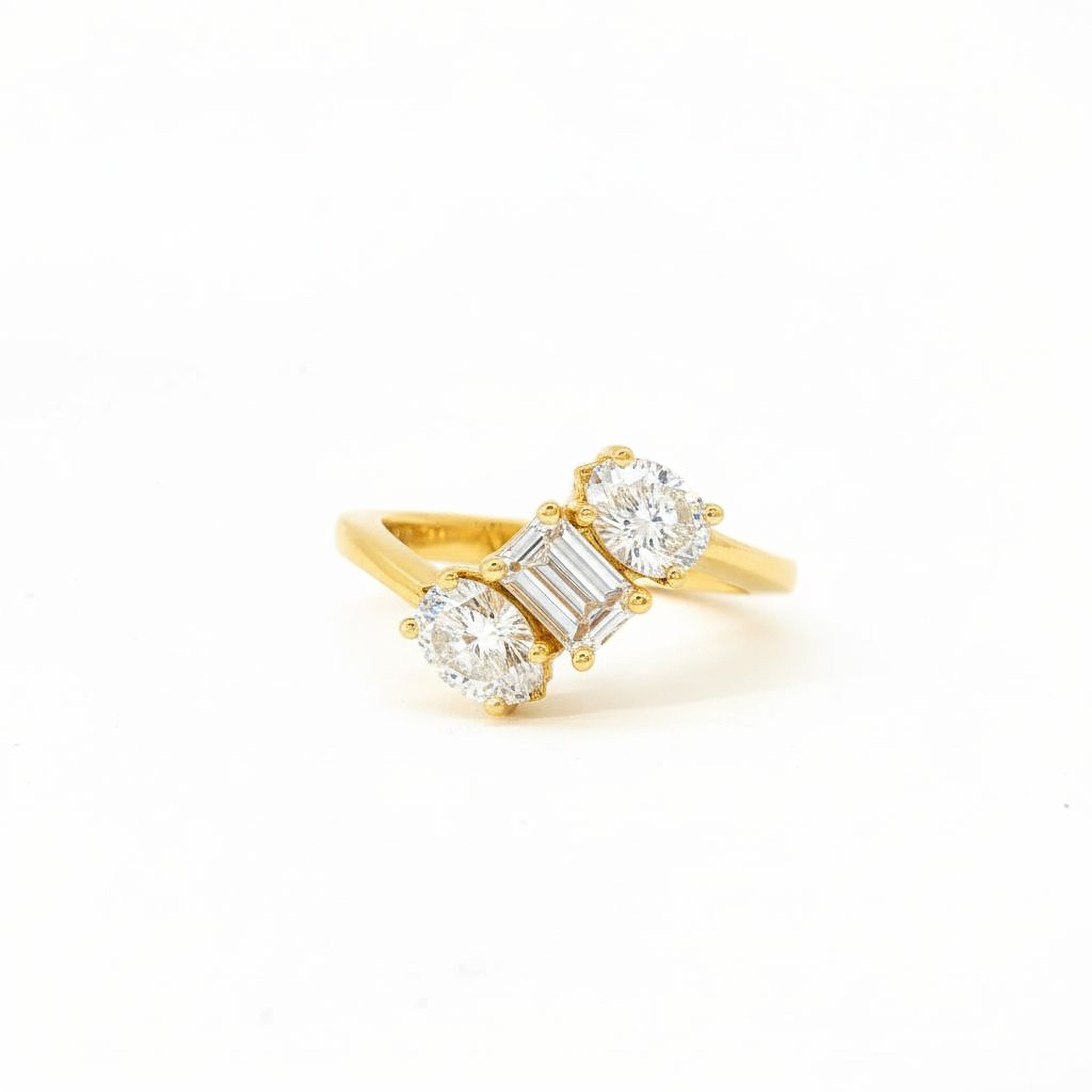 Curved Tri-Shaped Ring
