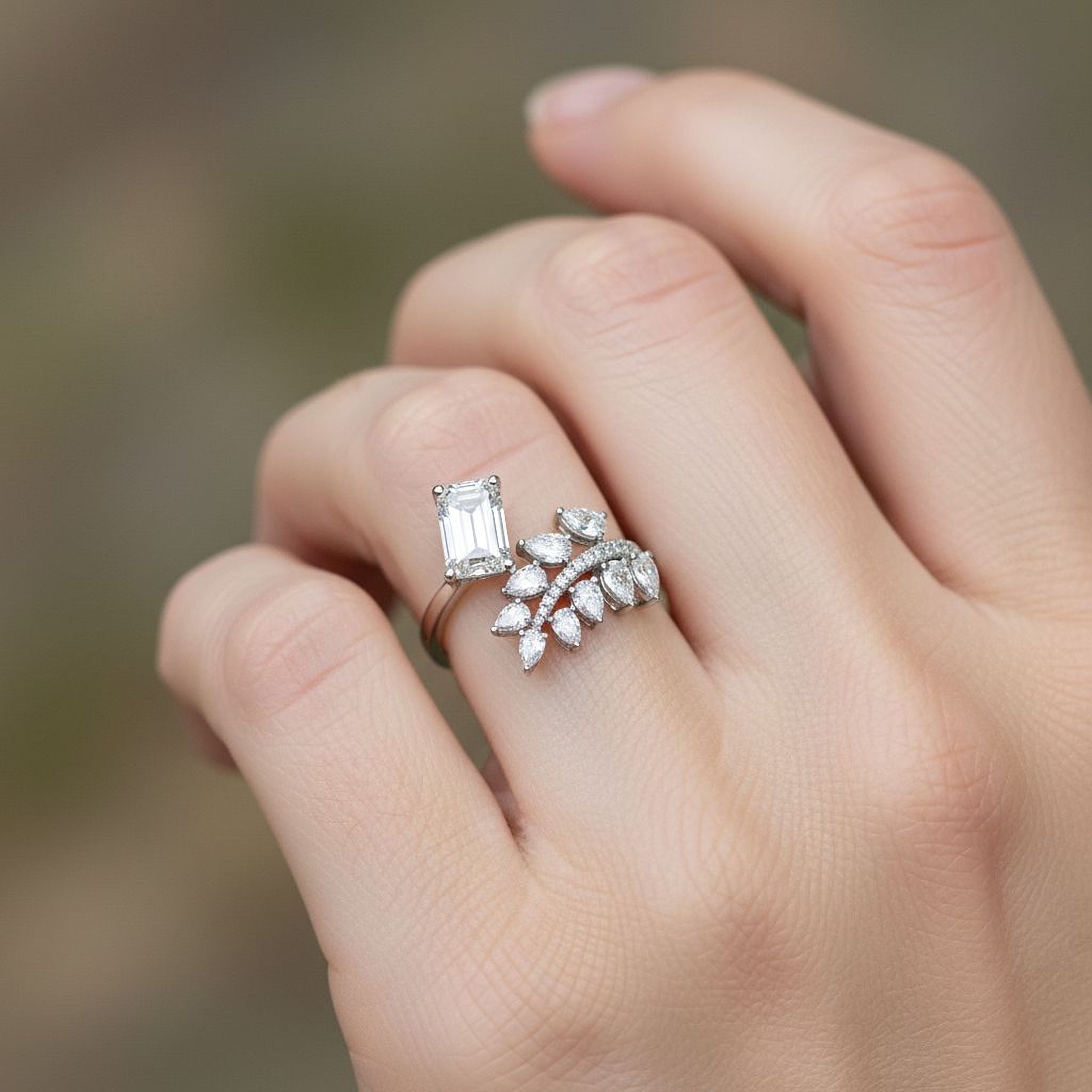 2.5ct Emerald with Flower