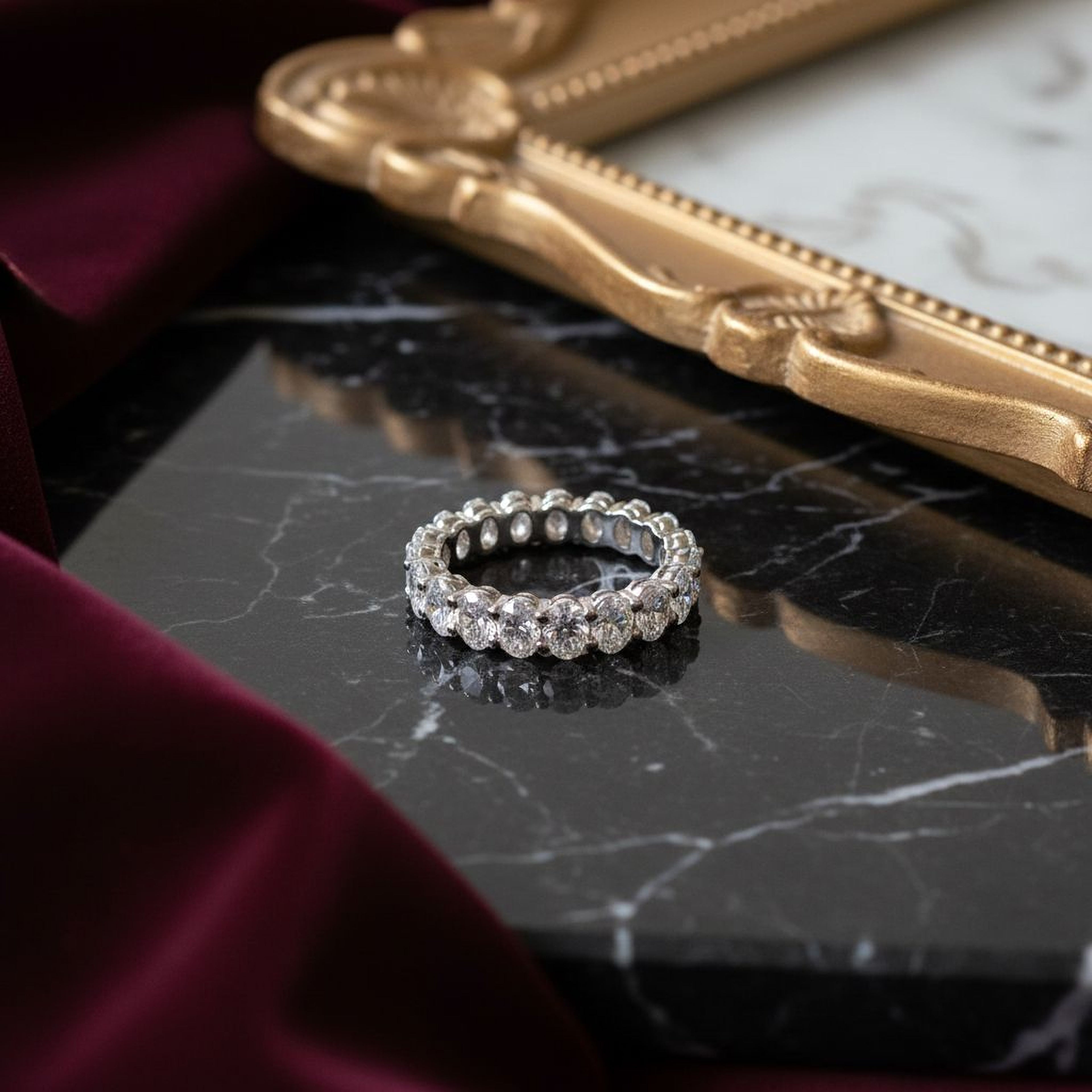 15pts Oval Wedding Band