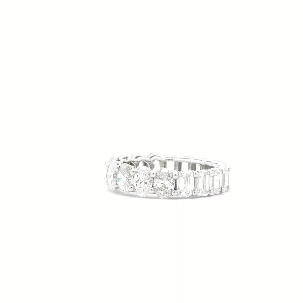30pts Half Oval x Half Emerald Wedding Band