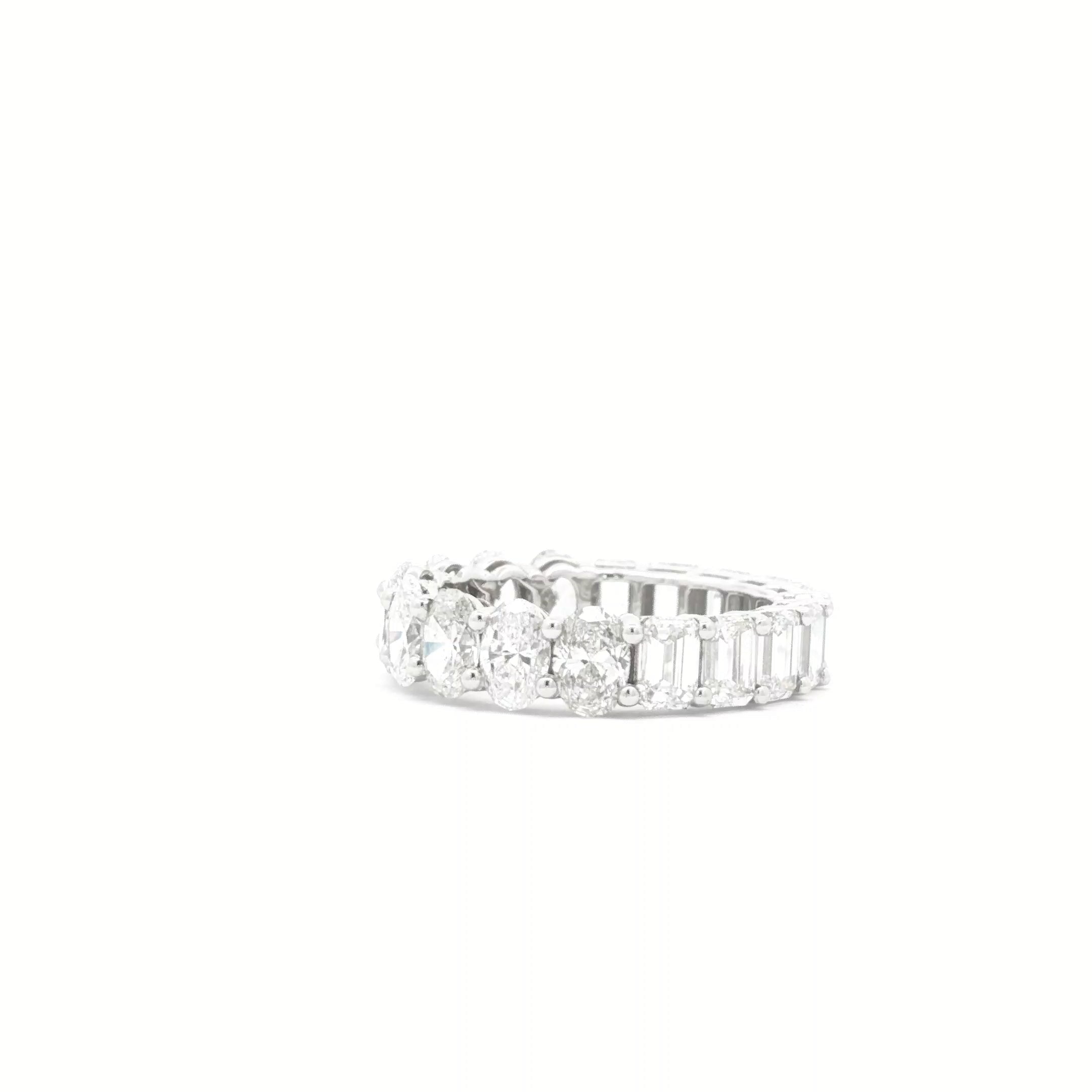 30pts Half Oval x Half Emerald Wedding Band