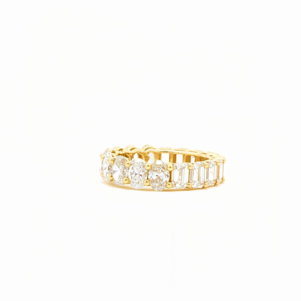30pts Half Oval x Half Emerald Wedding Band