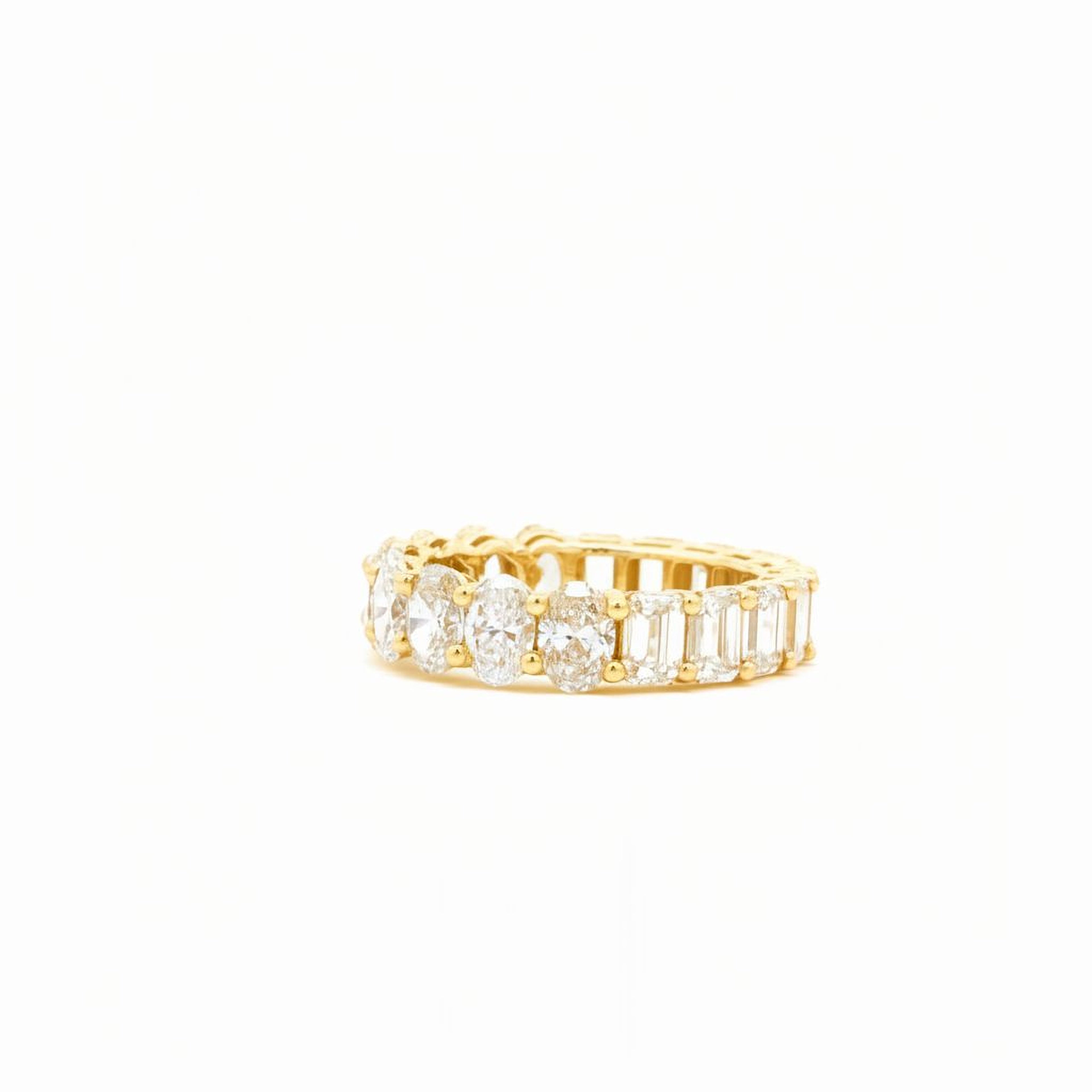 30pts Half Oval x Half Emerald Wedding Band
