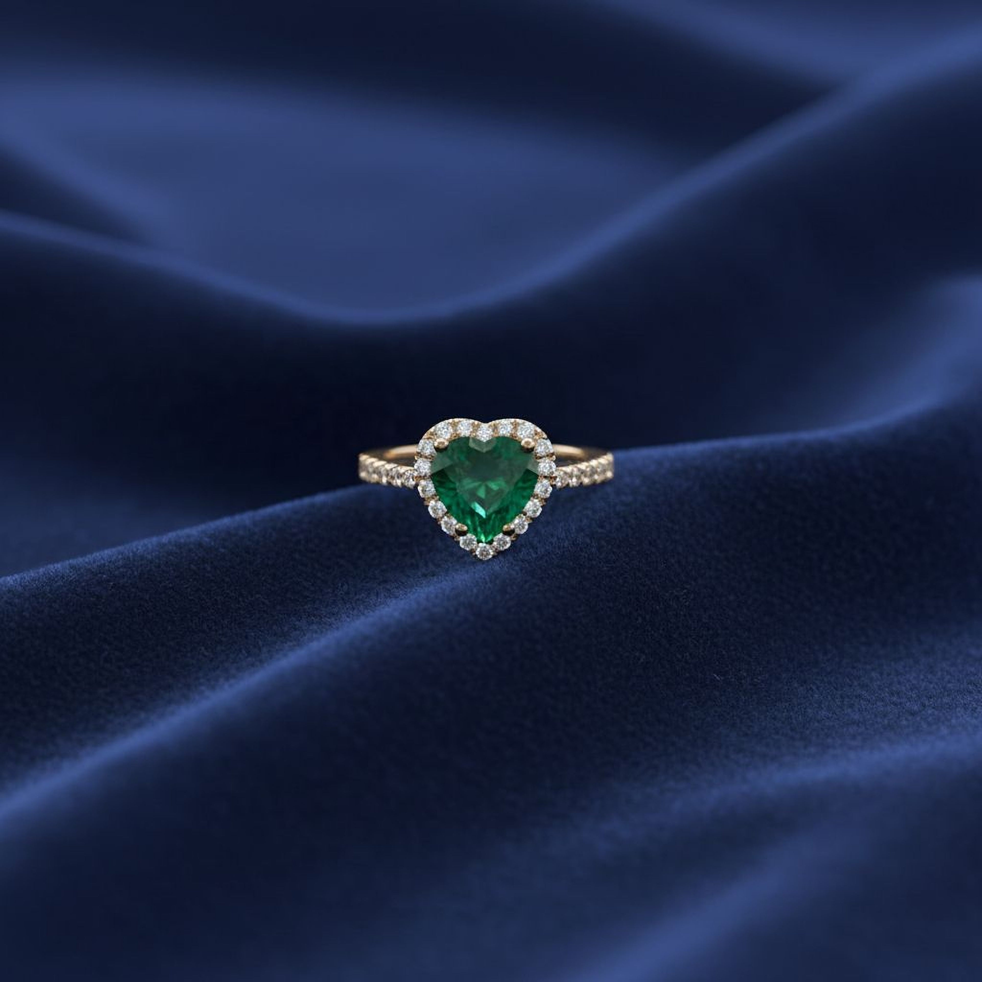 2ct Emerald Heart Shape Ring