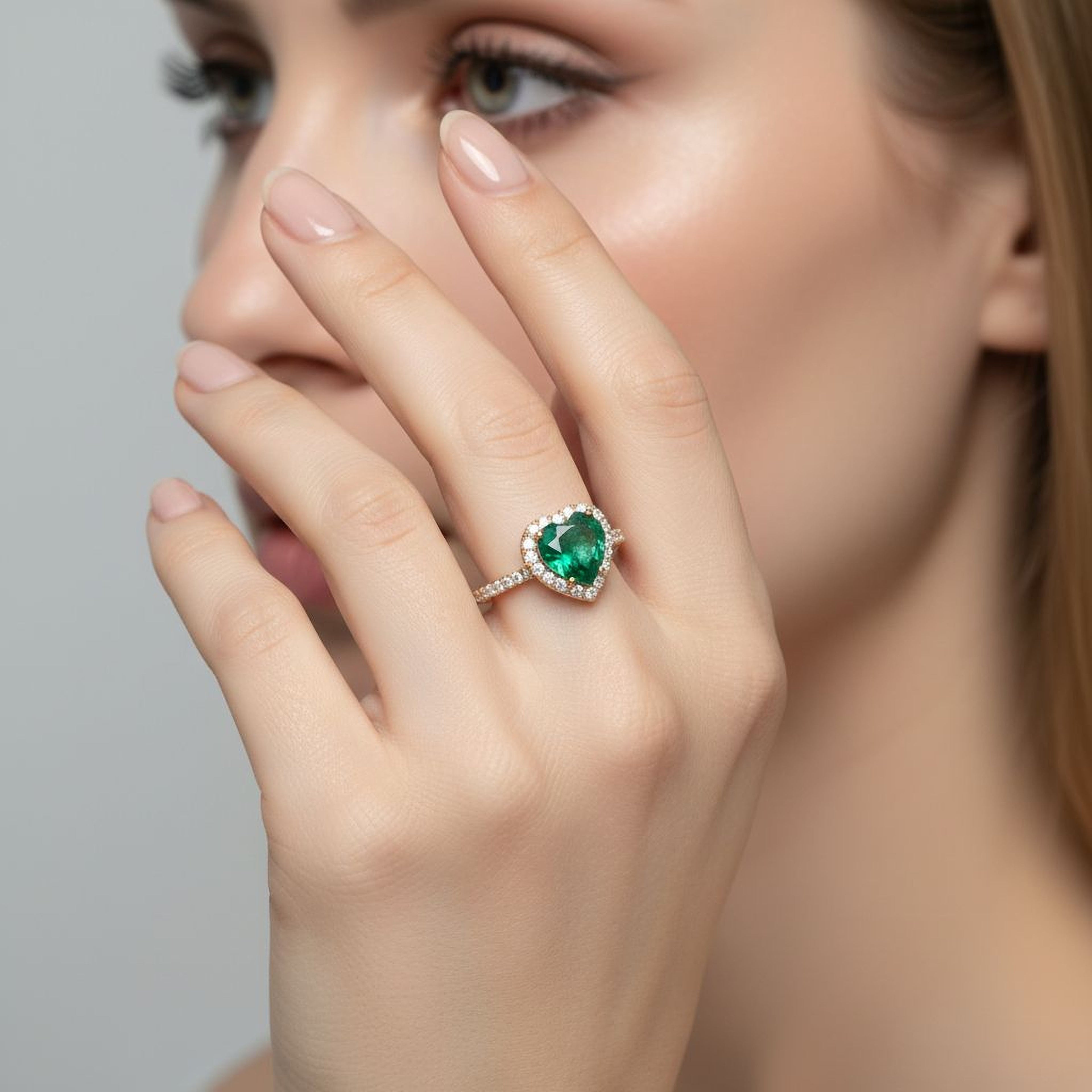 2ct Emerald Heart Shape Ring