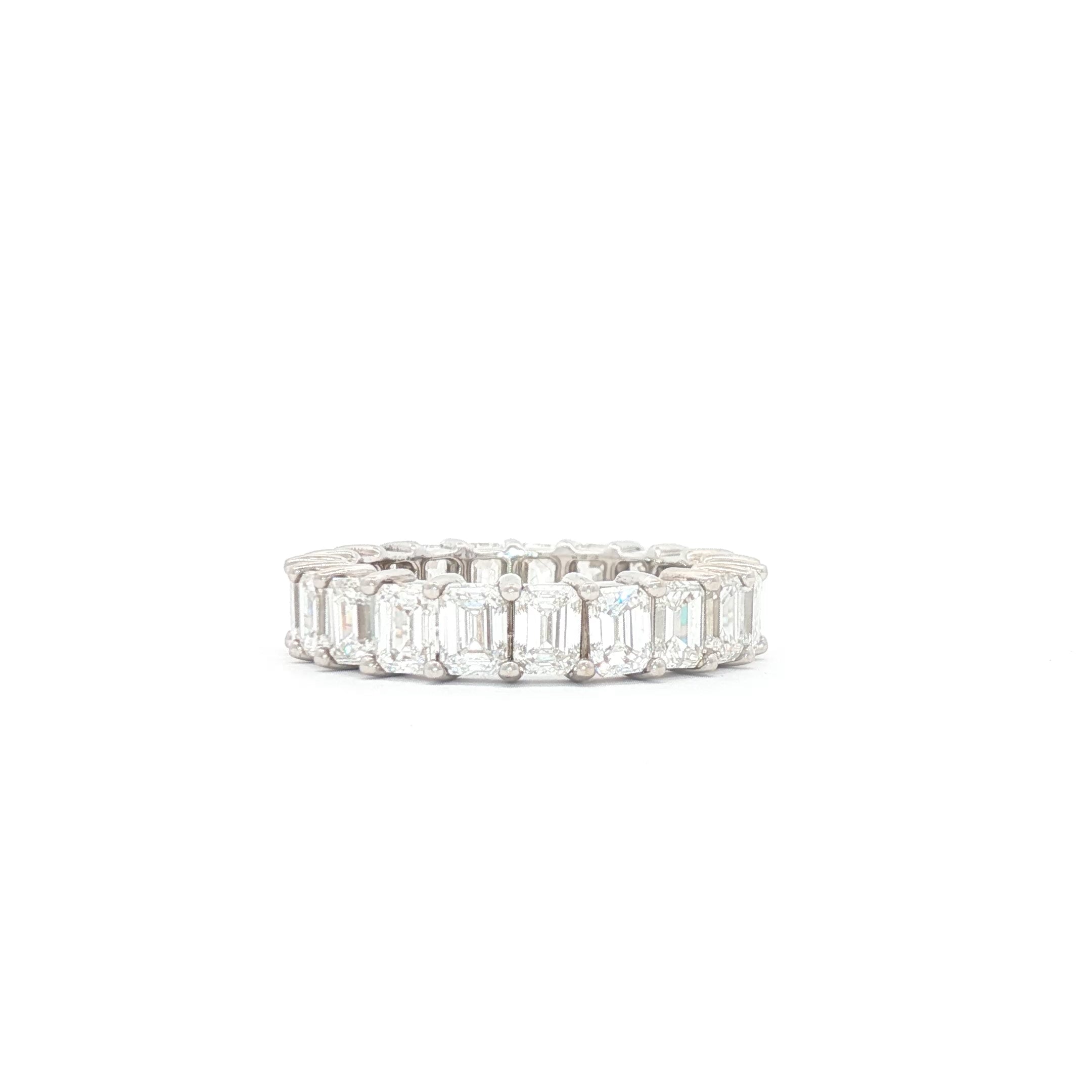 20pts Emerald  Wedding Band