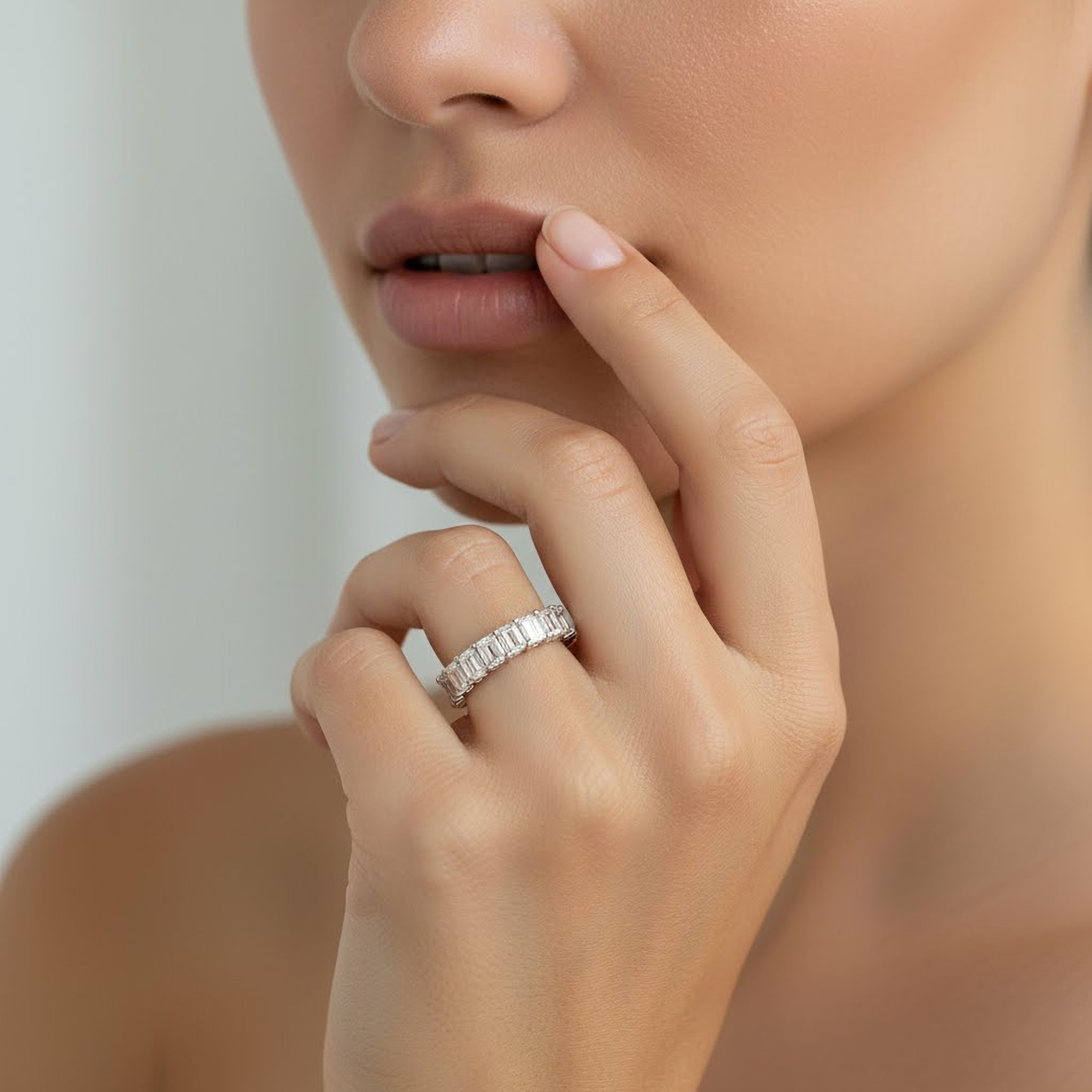 20pts Emerald  Wedding Band