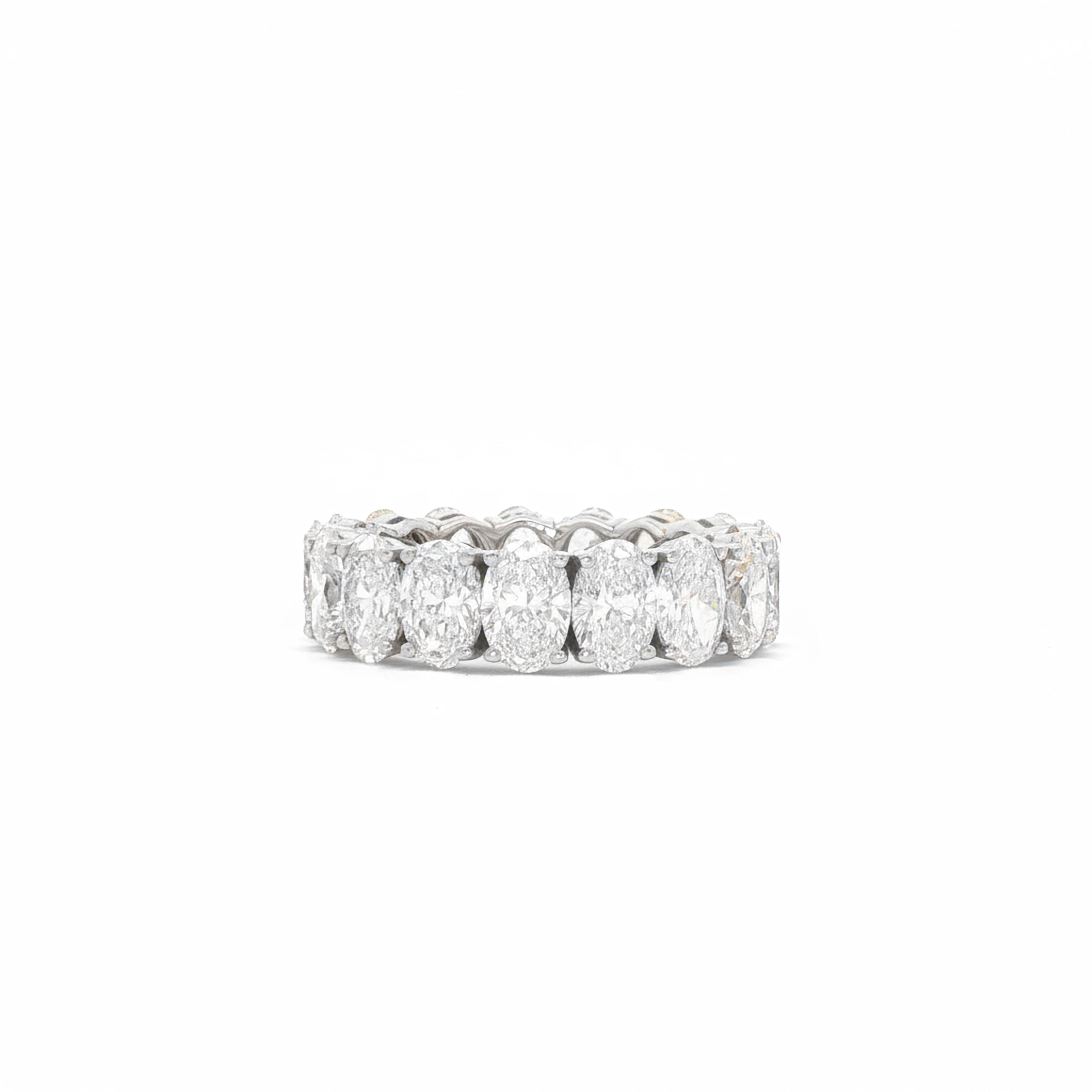 40pts Oval  Wedding Band
