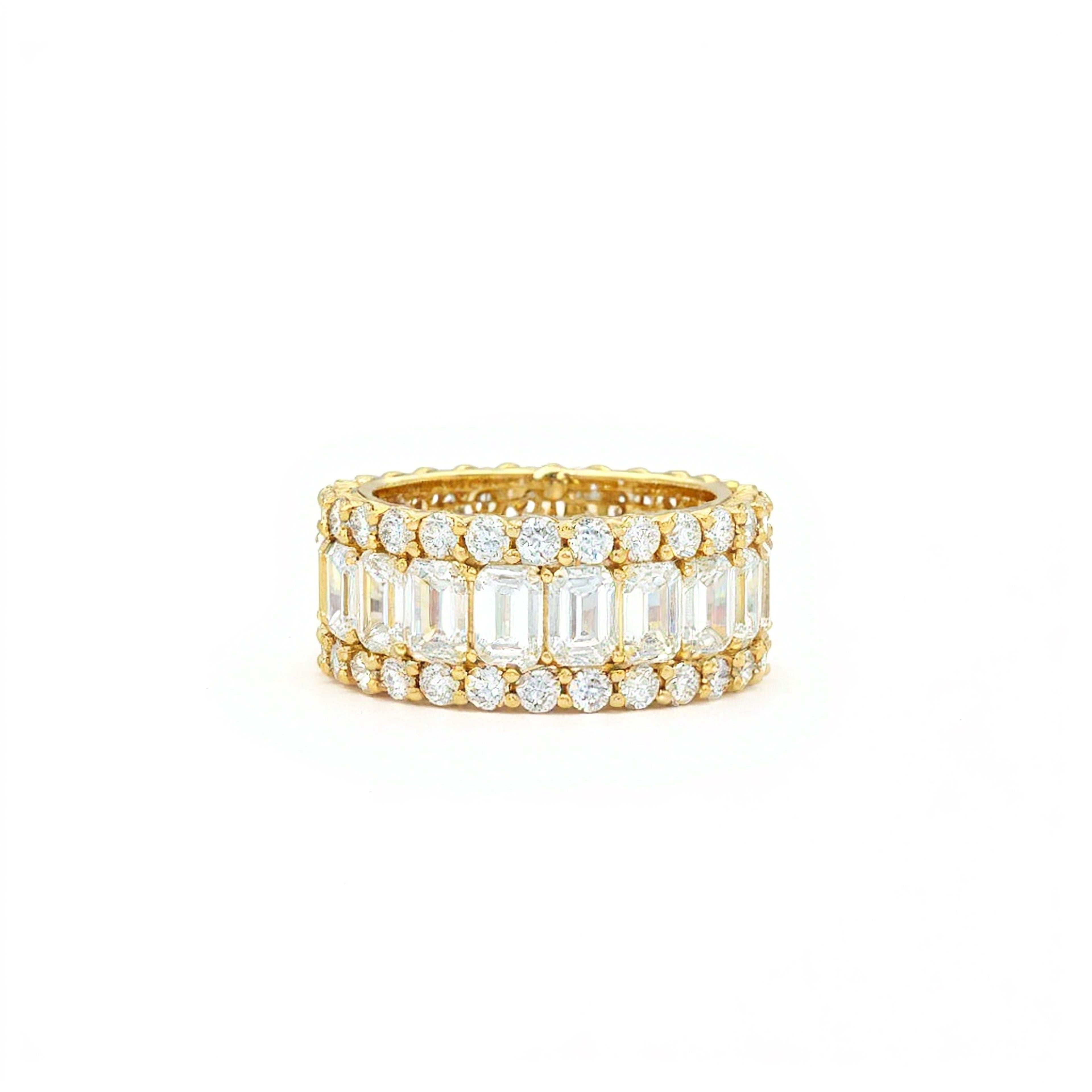 Round x Emerald  Wedding Band