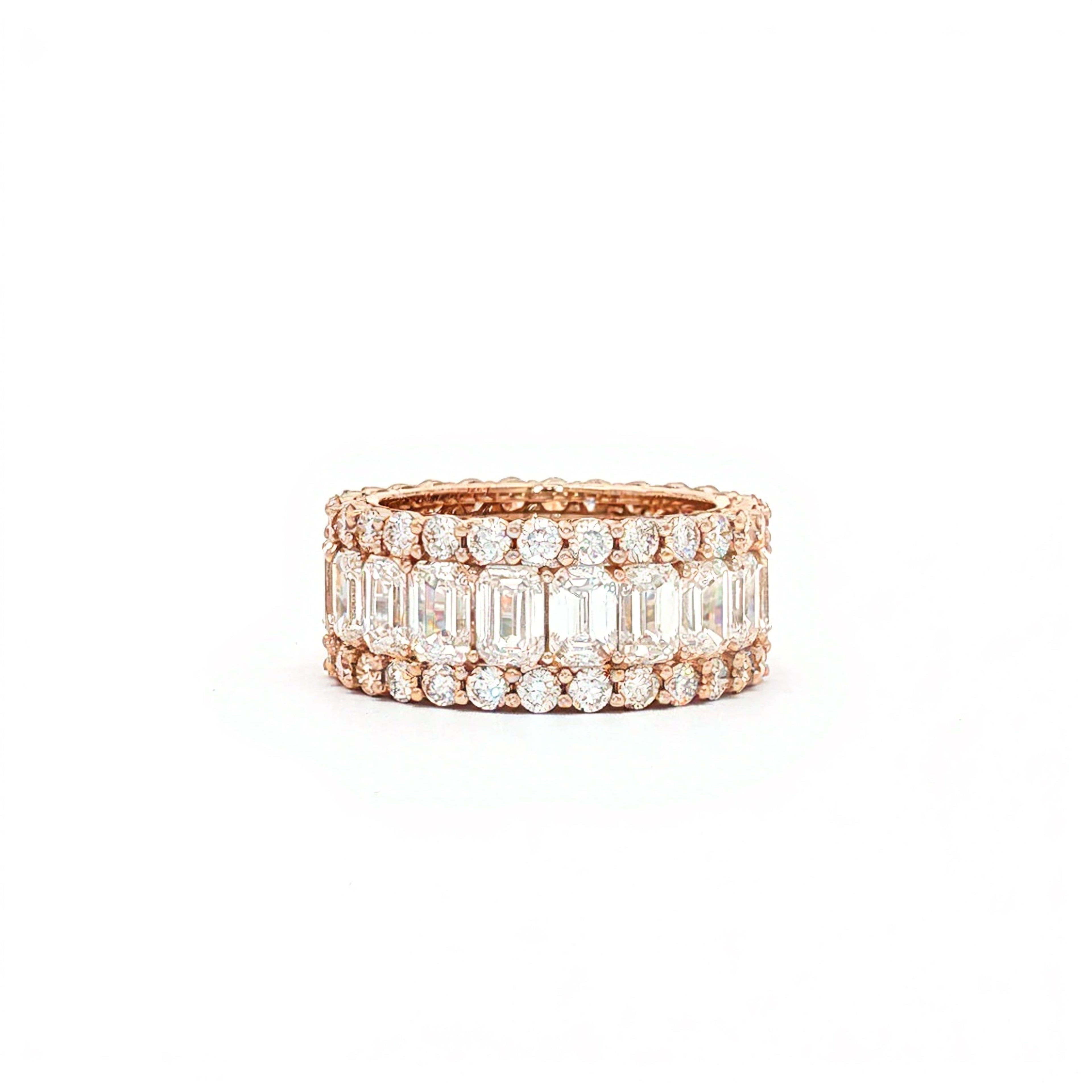 Round x Emerald  Wedding Band