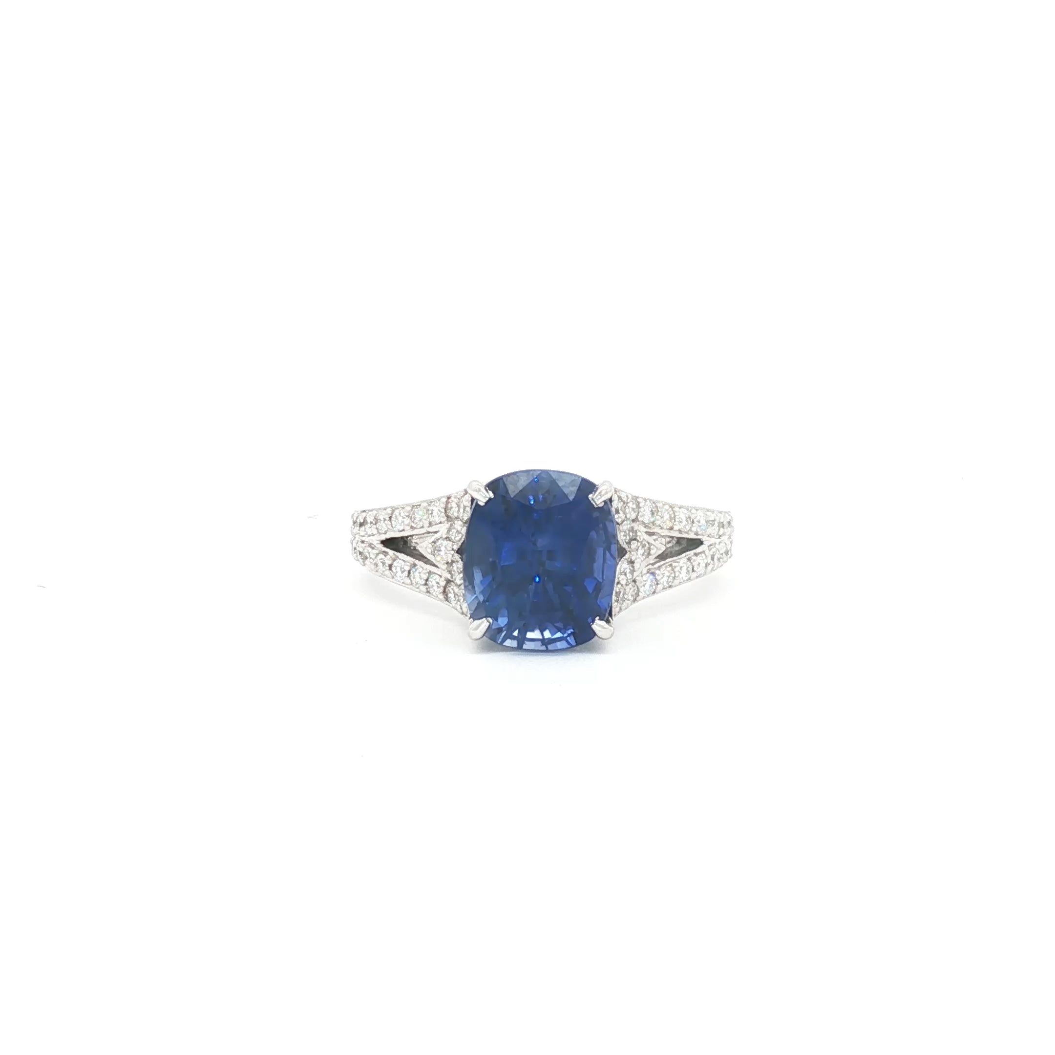 Blue 3.56ct Oval Saphhire Ring