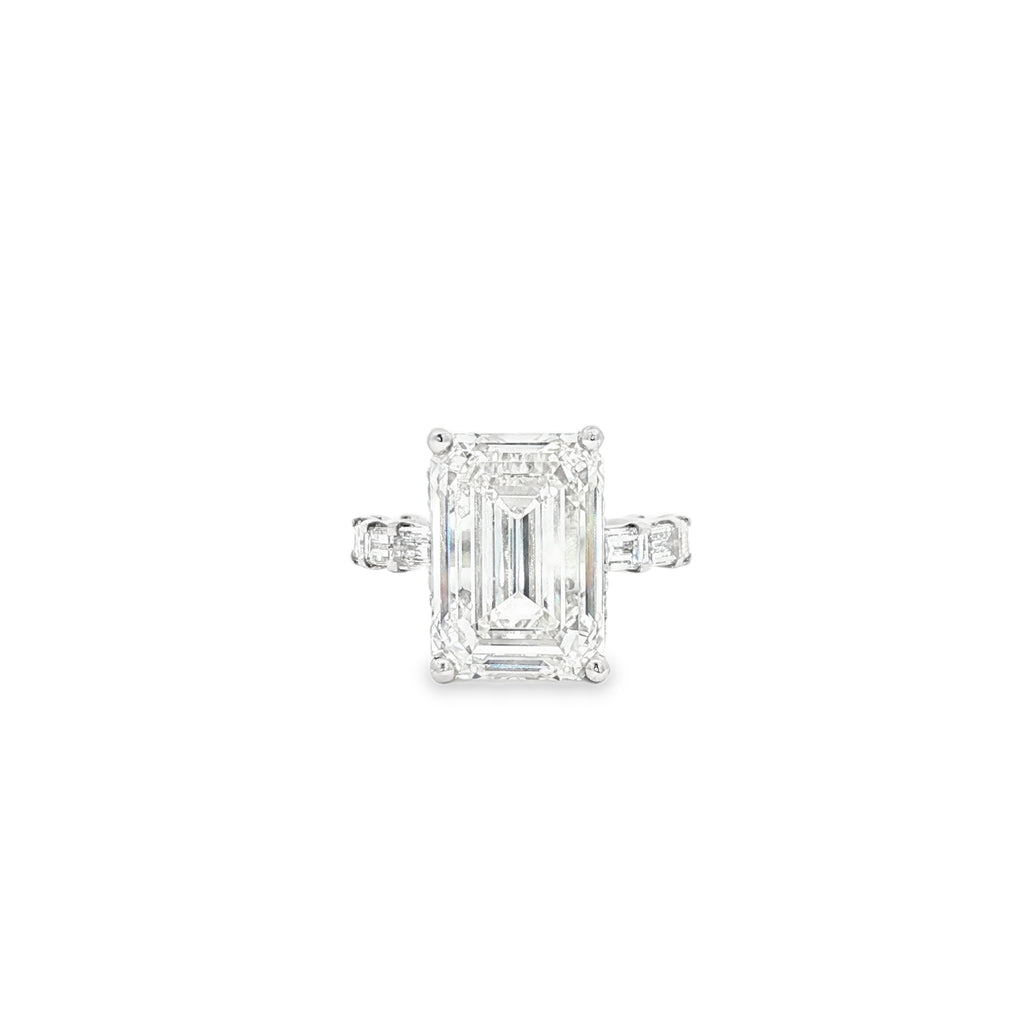10ct Emerald Ring with Baguette Side Stones