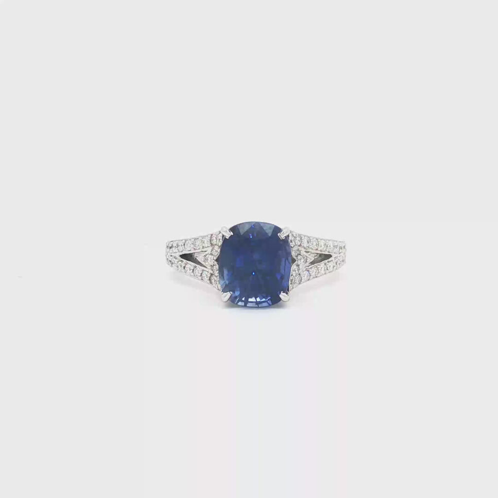Blue 3.56ct Oval Saphhire Ring