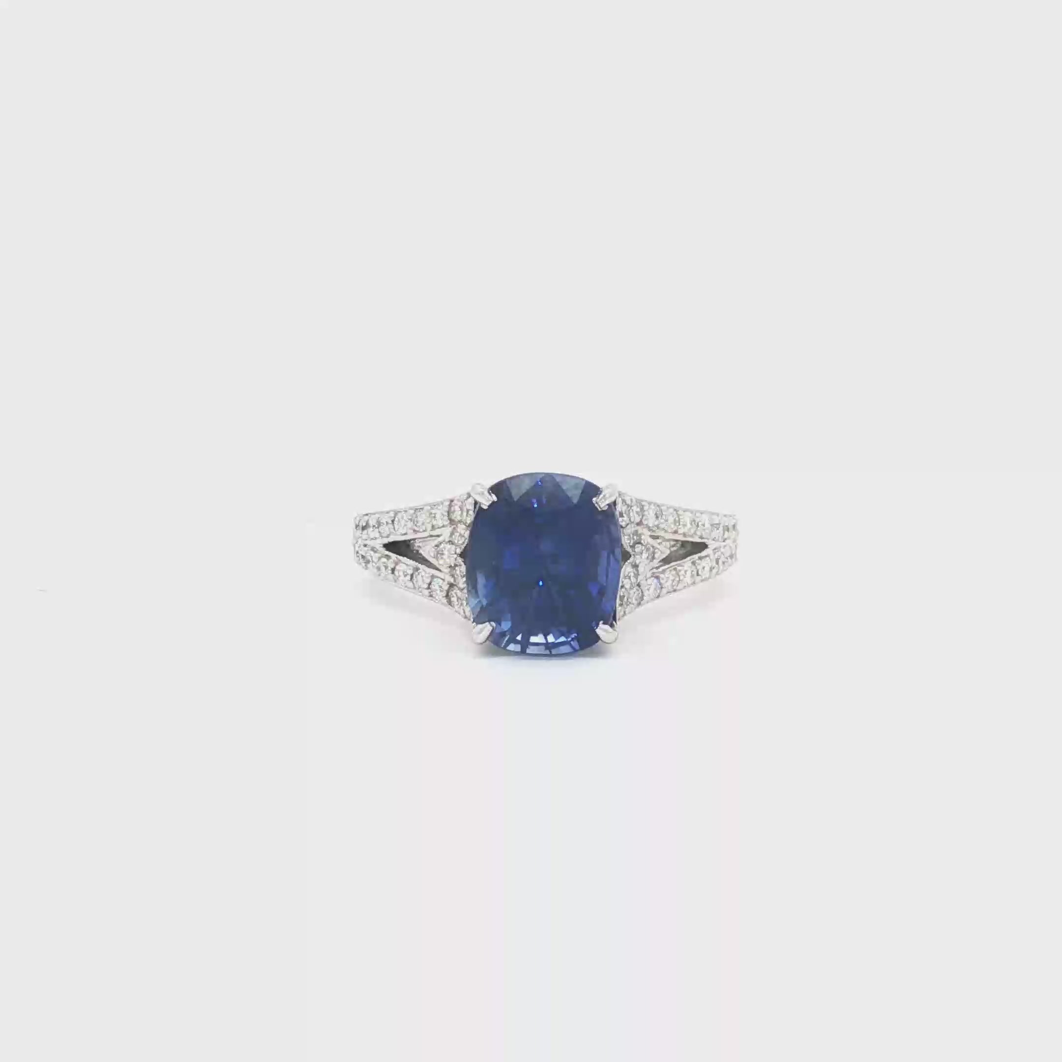 Blue 3.56ct Oval Saphhire Ring