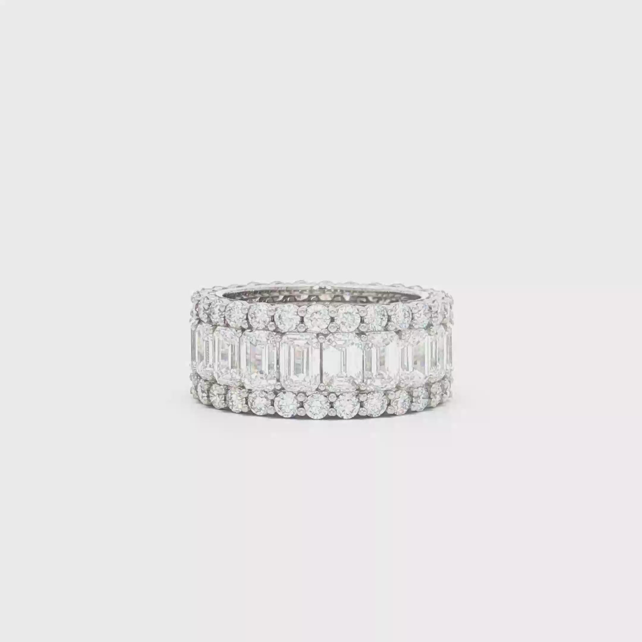 Round x Emerald  Wedding Band