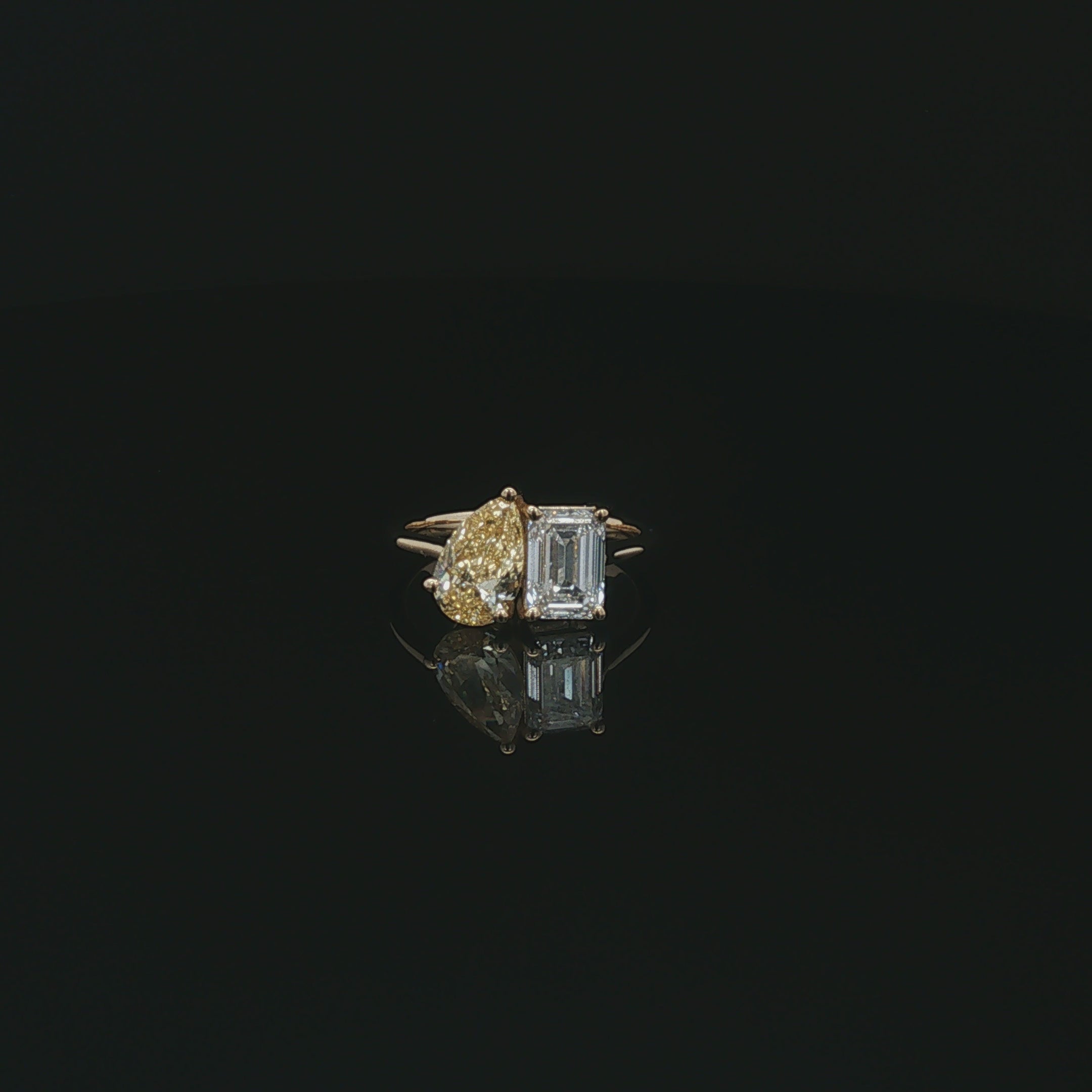 Toi et Moi (Pear x Emerald) Fancy Yellow Diamond Pinky Ring