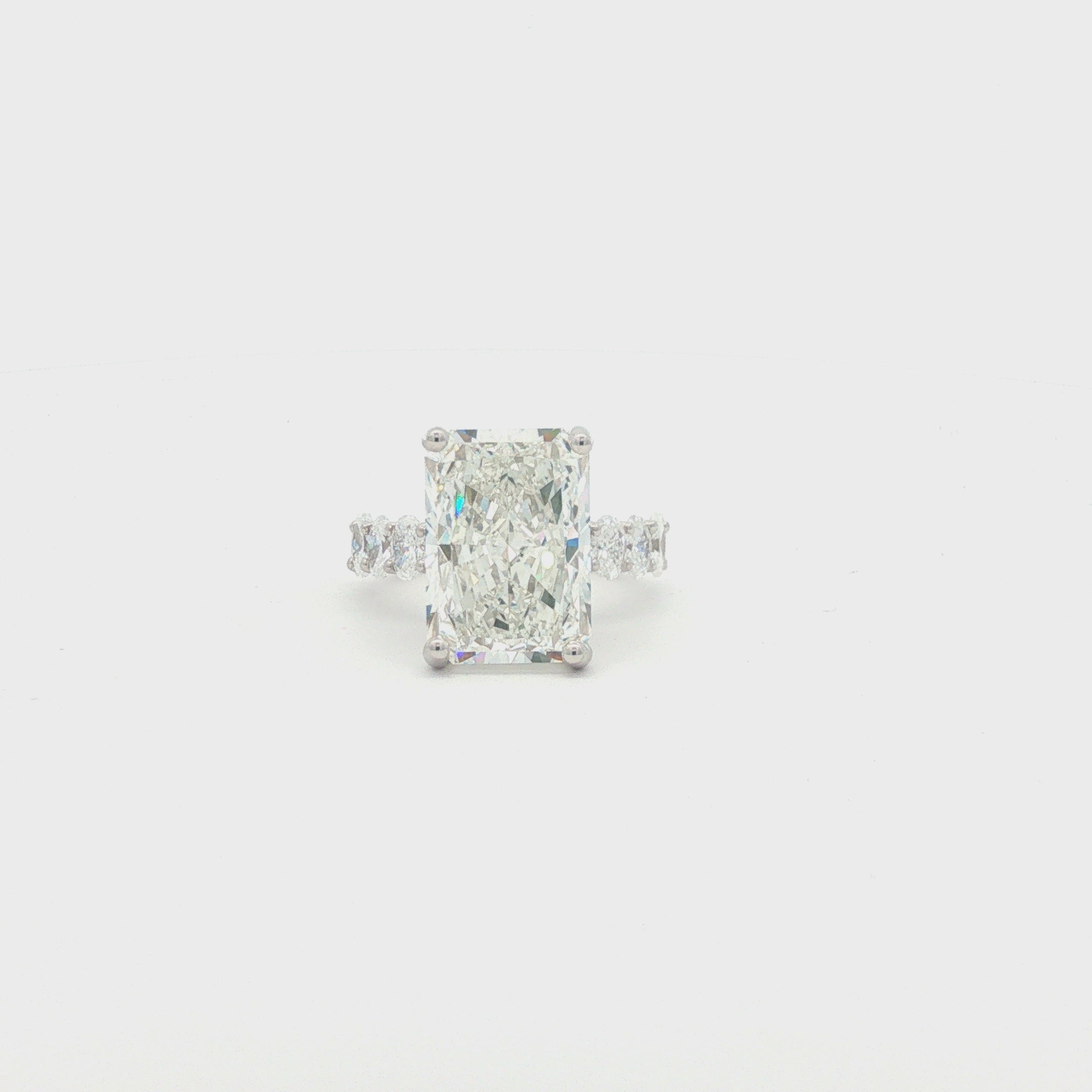 10ct Emerald Ring