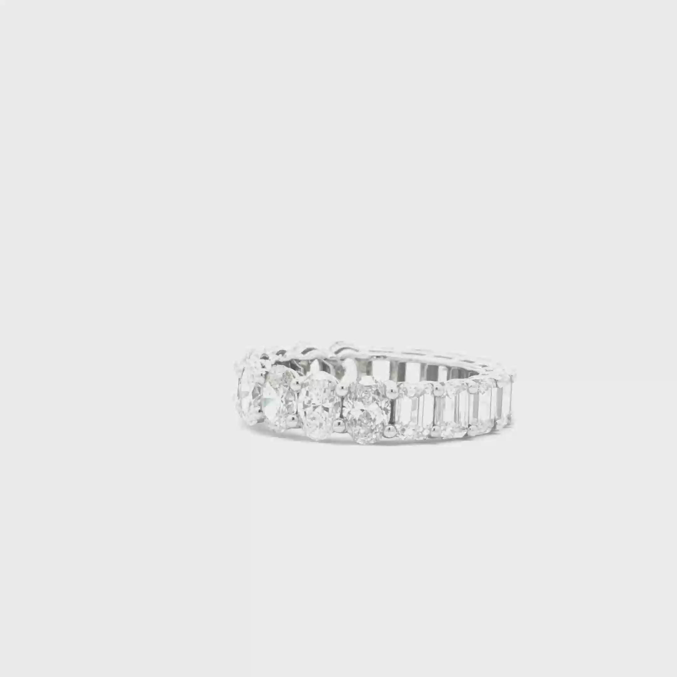 30pts Half Oval x Half Emerald Wedding Band