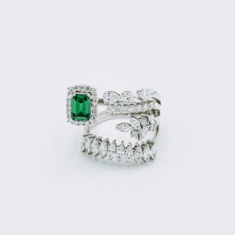 RING-EMERALD-INSPIRED-TWIST